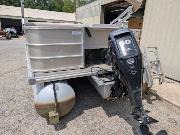 2016 Sylvan 8520 Mirage C n F (Consign) - Image 14