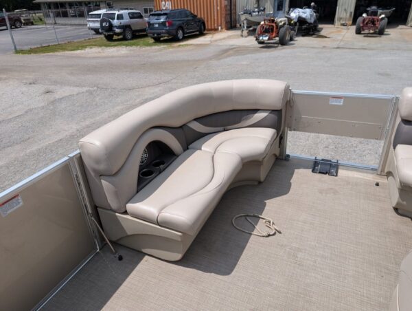 2016 Sylvan 8520 Mirage C n F (Consign) - Image 11