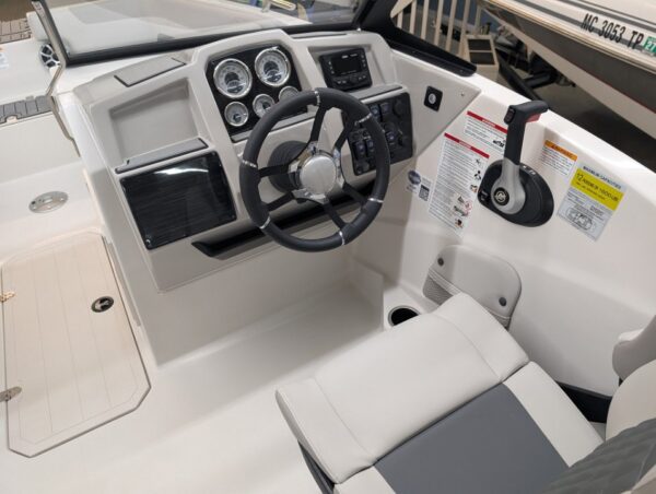 2026 Starcraft SVX 210 MerCruiser 4.5L - Image 3