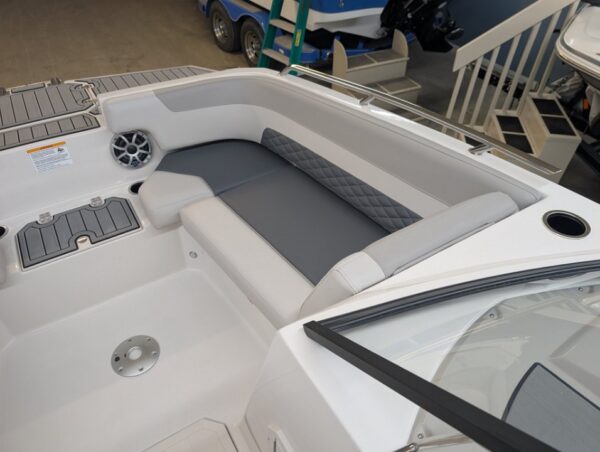 2026 Starcraft SVX 210 MerCruiser 4.5L - Image 5