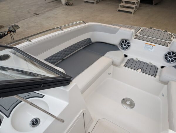 2026 Starcraft SVX 210 MerCruiser 4.5L - Image 6