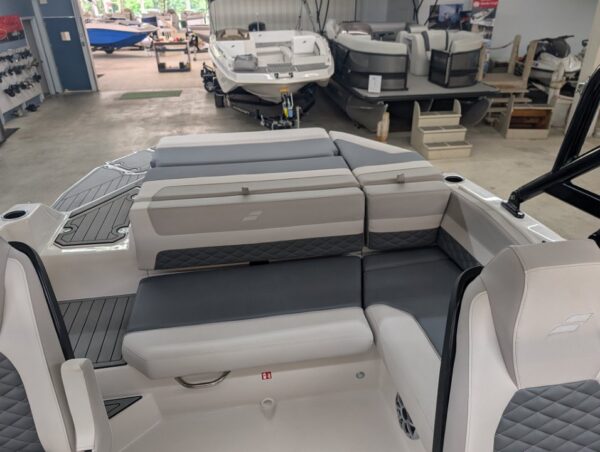 2026 Starcraft SVX 210 MerCruiser 4.5L - Image 9