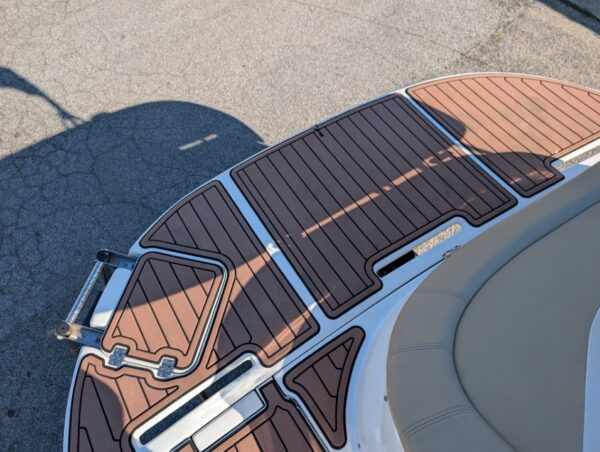 2017 Huricane 201 Deckboat Merc 4.5L - Image 16