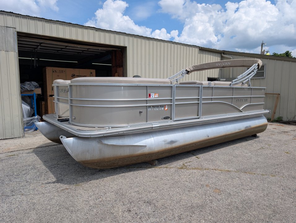 2016 Sylvan 8520 Mirage Fish N Cruise