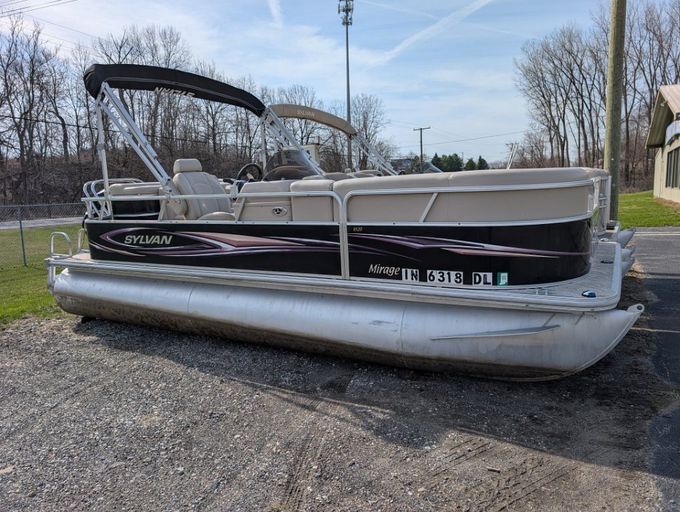 2011 Sylvan 8520 Mirage Cruise